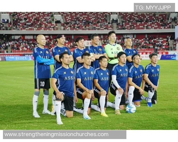 中外足球明星风采对比解析展现不同文化背景下的足球魅力与技艺 中外足球明星风采对比解析展现不同文化背景下的足球魅力与技艺