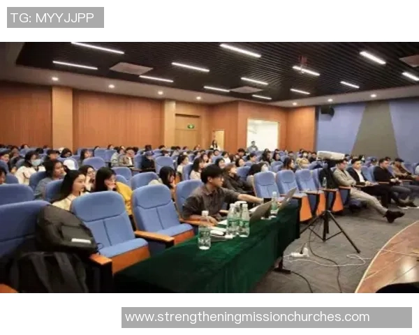 乒乓球场上的坚持与梦想:杨娜的深度人生对话探索 乒乓球场上的坚持与梦想:杨娜的深度人生对话探索