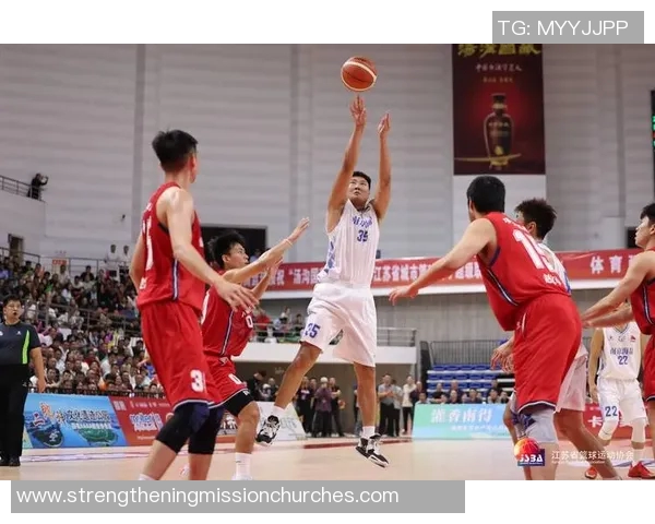 南京篮球队在邀请赛中以76分稳居积分榜首位展现强劲实力 南京篮球队在邀请赛中以76分稳居积分榜首位展现强劲实力