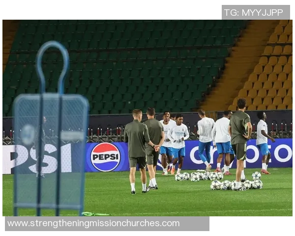 百事足球明星视频揭秘球场背后的故事与精彩瞬间 百事足球明星视频揭秘球场背后的故事与精彩瞬间