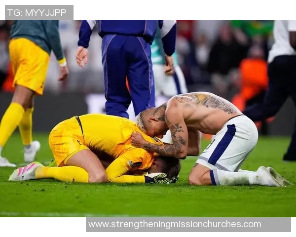 足球巨星感人宣布退役视频回顾辉煌生涯与未来展望引发球迷热泪盈眶 足球巨星感人宣布退役视频回顾辉煌生涯与未来展望引发球迷热泪盈眶