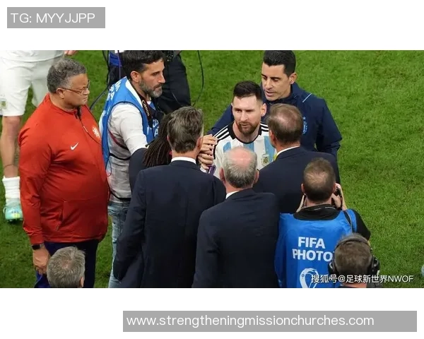 足球明星激烈争吵现场曝光球场外的情绪失控瞬间引发热议 足球明星激烈争吵现场曝光球场外的情绪失控瞬间引发热议