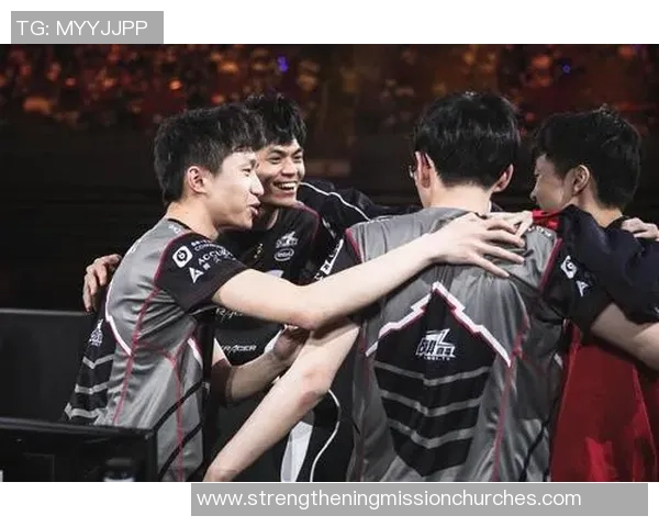 英雄联盟纪实：记录RNG的突破历程